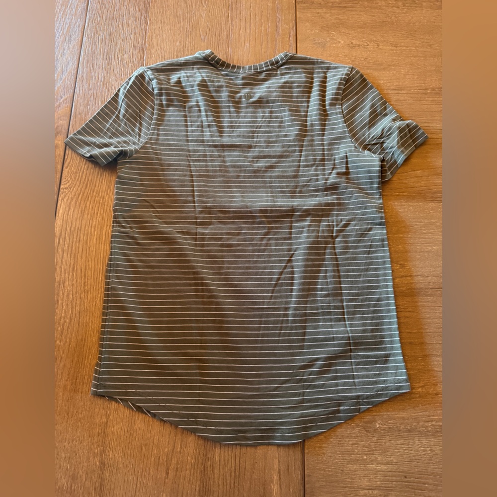 Lululemon tshirt NWOT - Picture 9 of 9